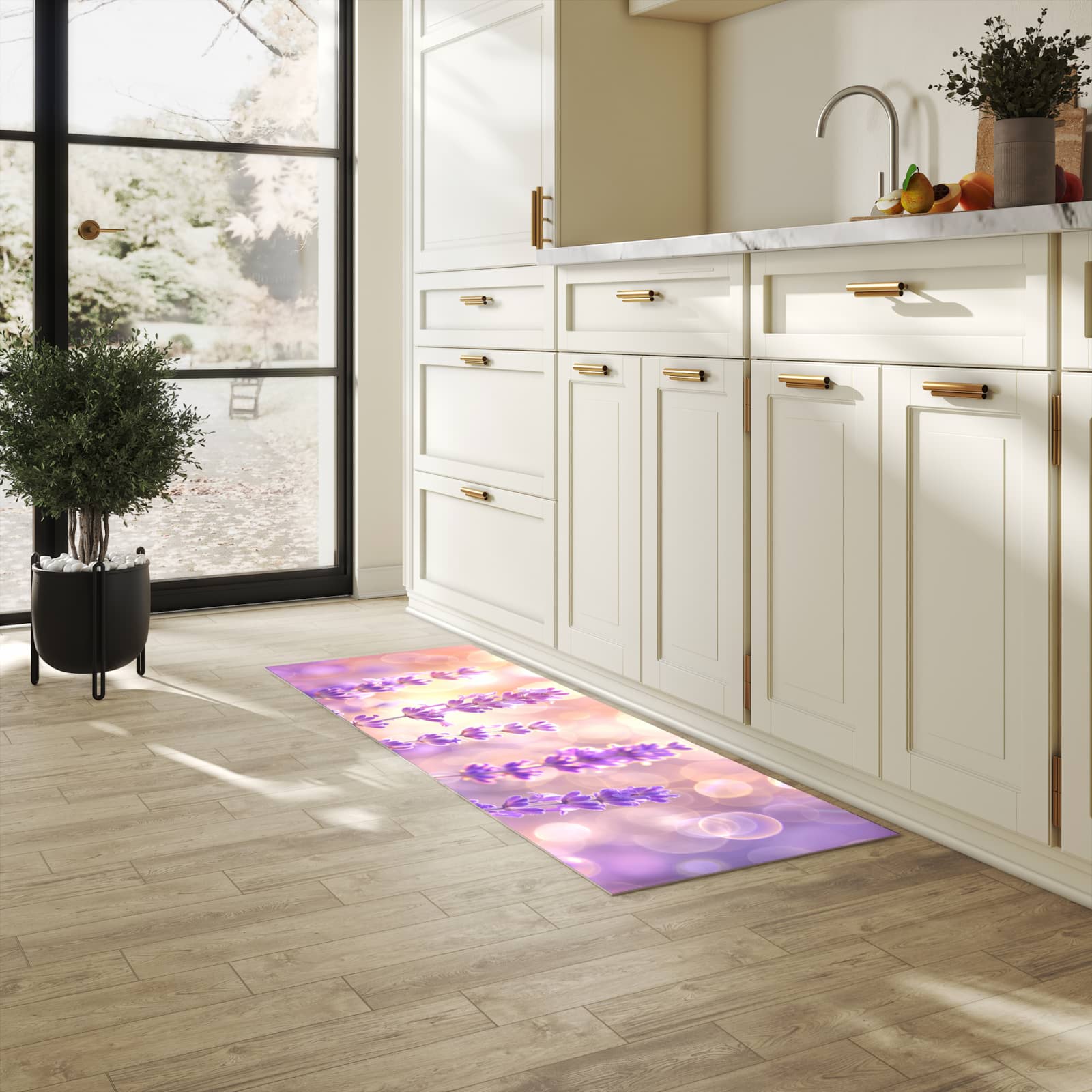 Pflegeleichter Läufer mit Motiv Lavendelblütenfeld in heller Küche für einfache Reinigung