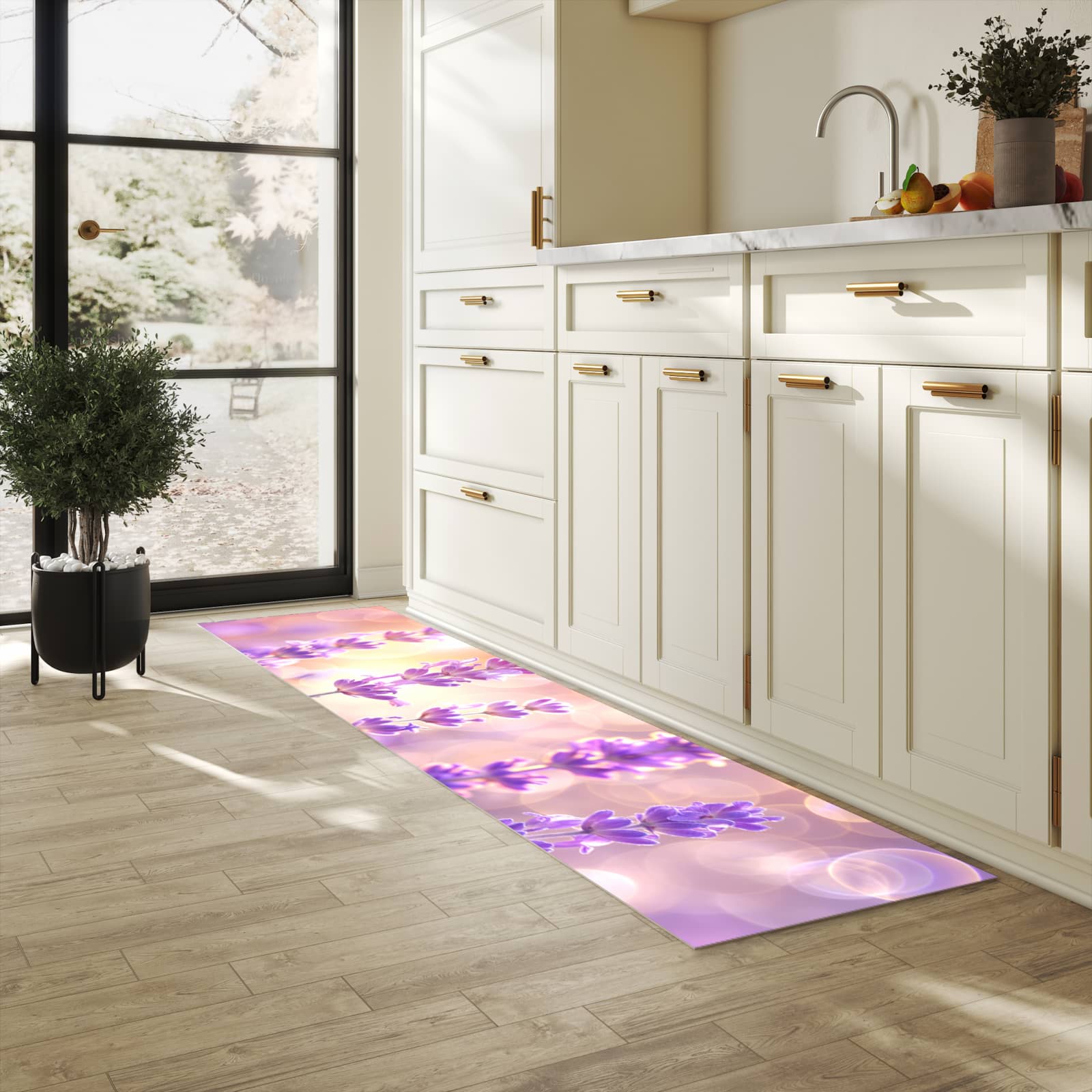 Hygienischer rutschfester Küchenteppich mit Motiv Lavendelblütenfeld in heller Küche