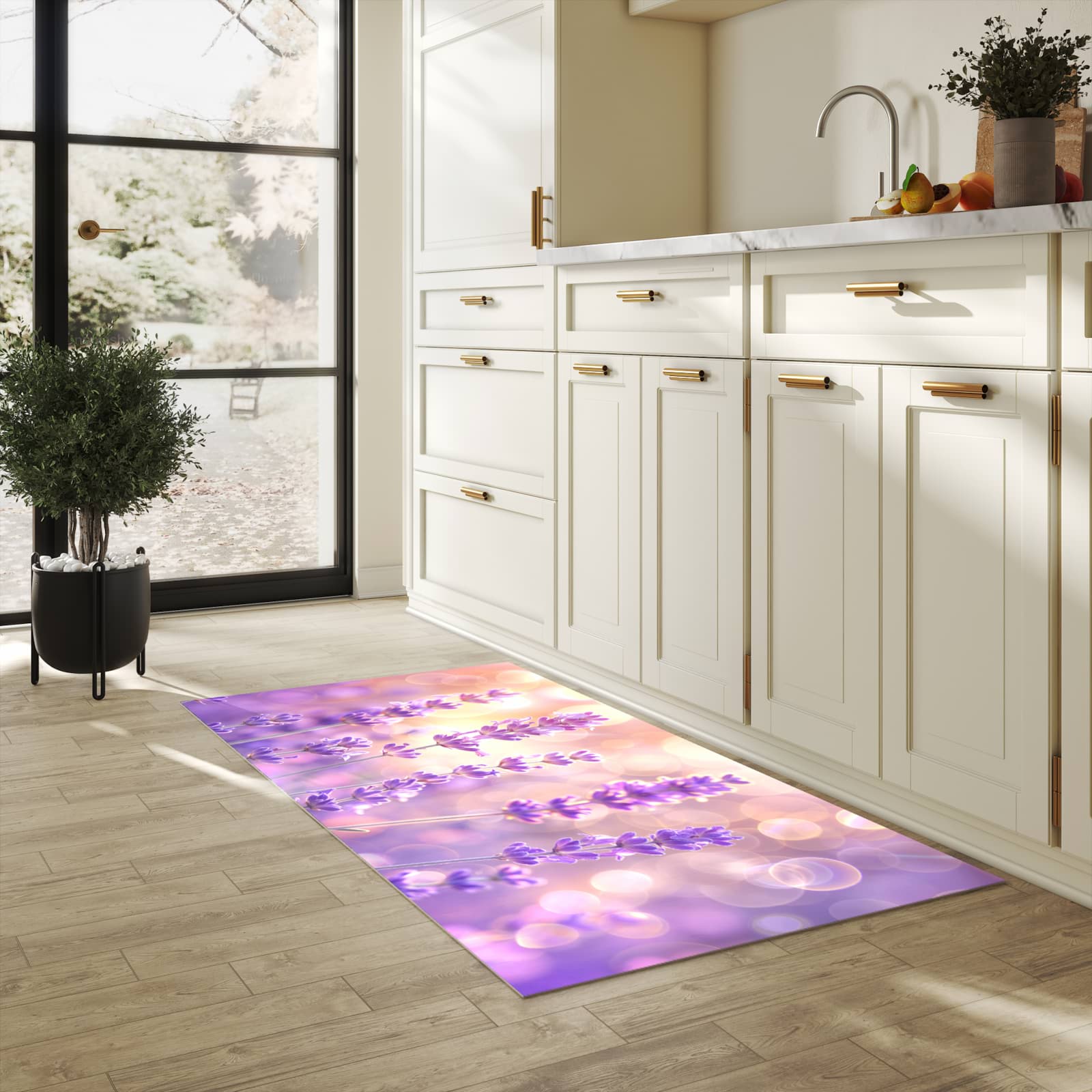 Küchenteppich mit Motiv Lavendelblütenfeld für Ordnung & Übersicht in heller Küche