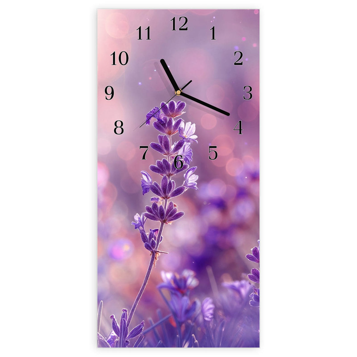 Wanduhr aus Glas, Ziffernblatt Klassisch: Violette Lavendelblüten von unten fotografiert vor rosa Bokeh #ziffernblatt_Klassisch