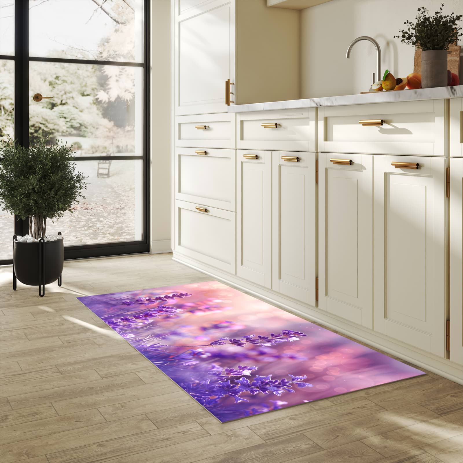 Flacher waschbarer Läufer für die Küche mit Motiv Lavendeltraum in heller Küche