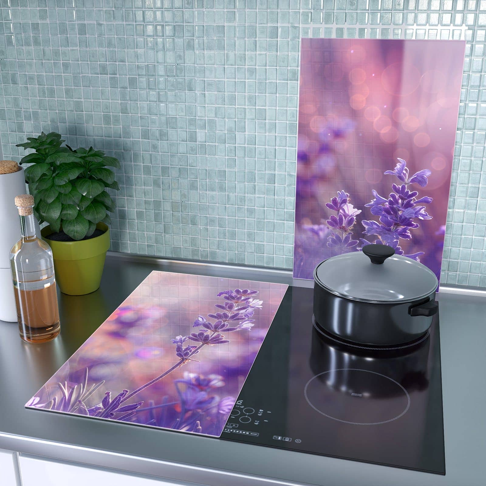 2-teilige Herdabdeckplatte aus Glas mit Lavendeltraum-Motiv als Spritzschutz hinter dem Kochfeld