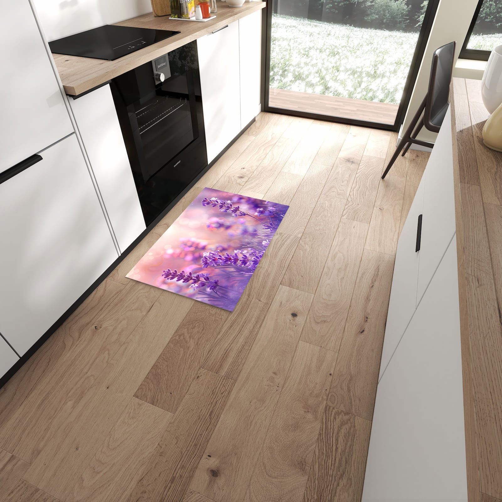 Komfortabler Küchenteppich mit Motiv Lavendeltraum in moderner Küche