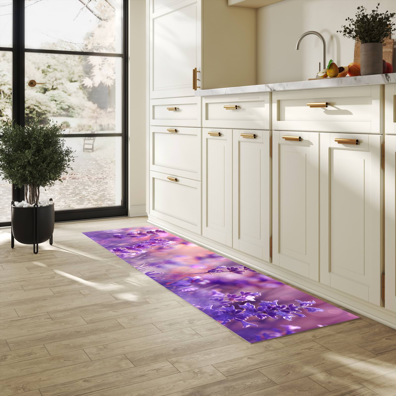 Abriebfester Läufer für die Küche mit Motiv Lavendeltraum in heller Küche