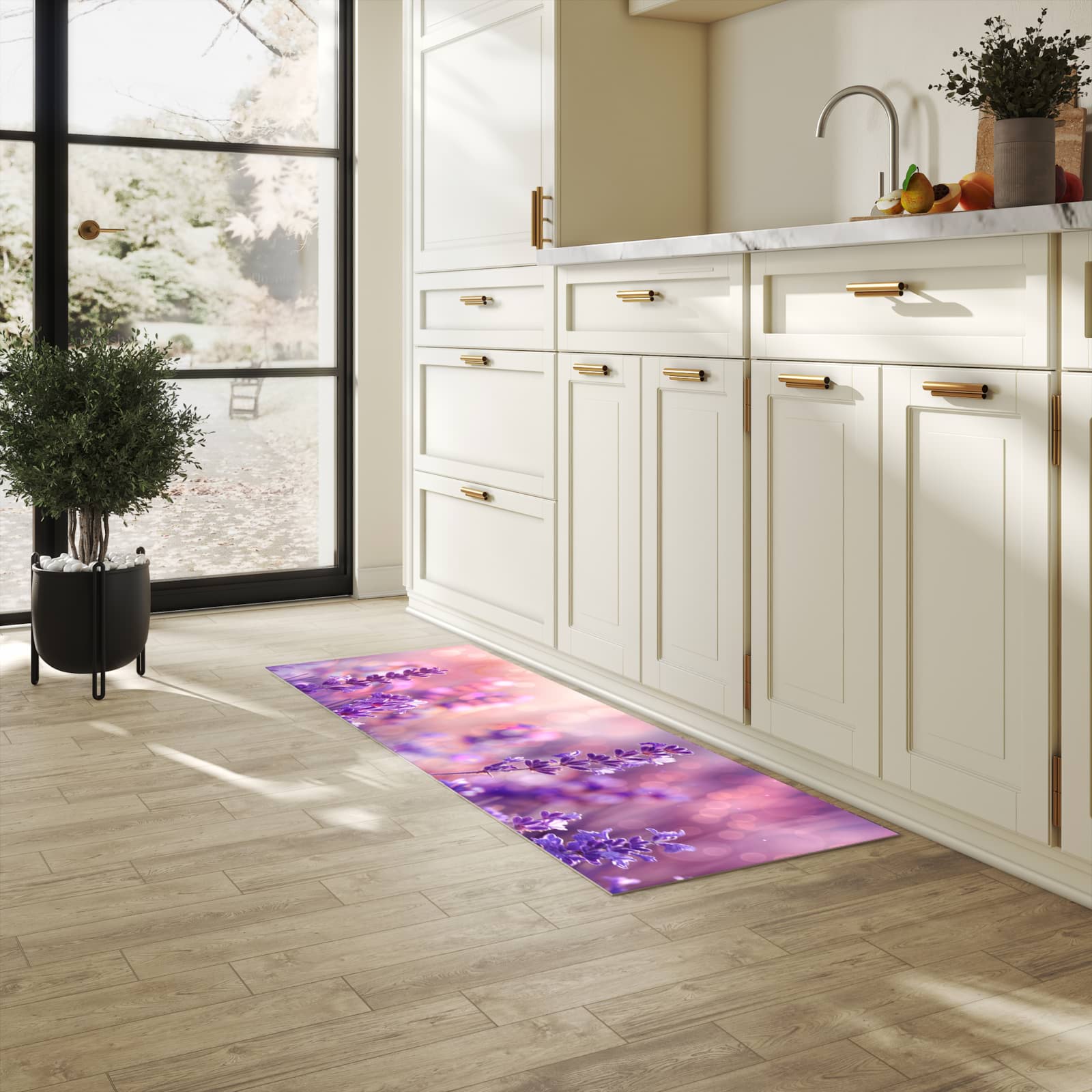 Rutschfester Küchenteppich mit Motiv Lavendeltraum in heller Küche