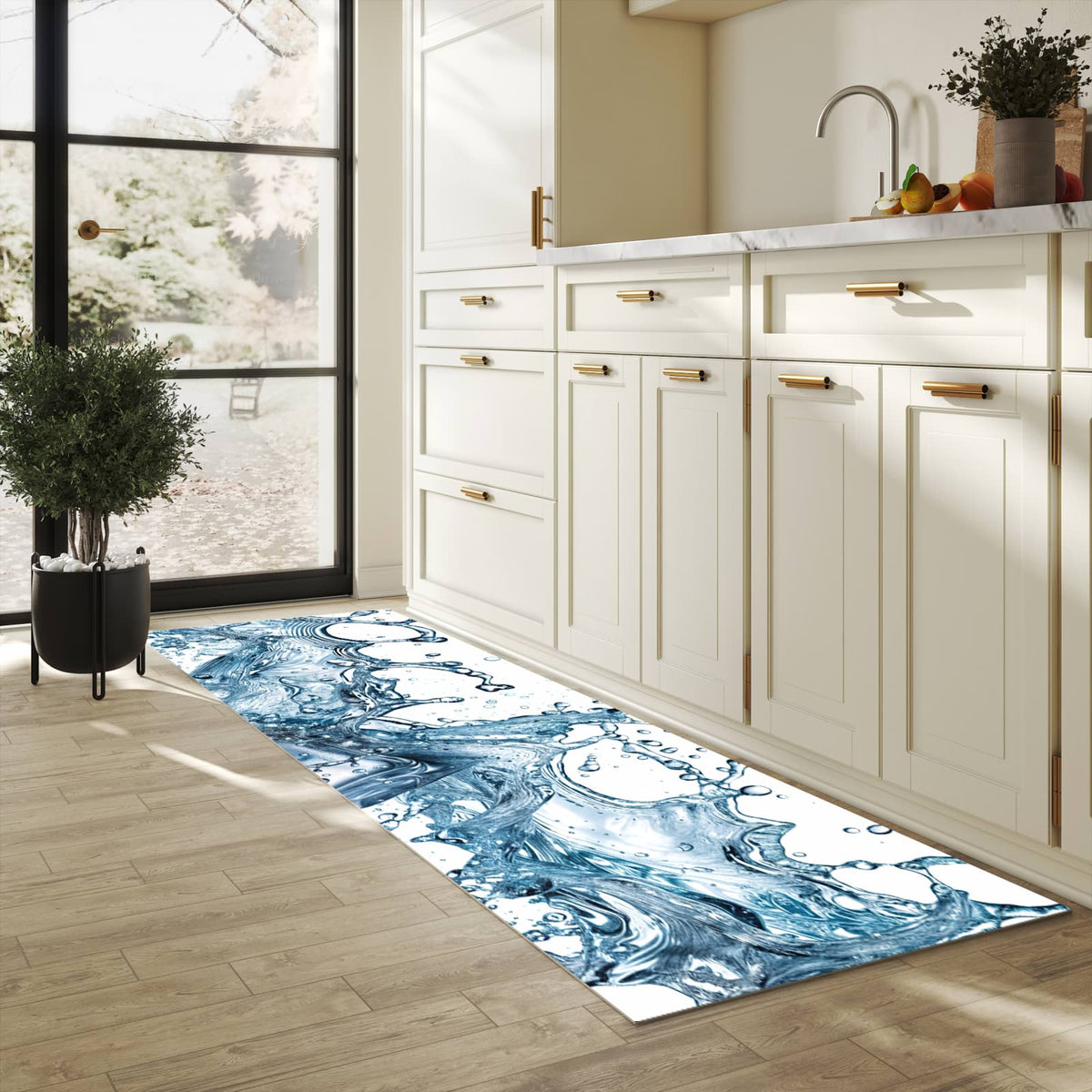 Hygienischer Bodenläufer Teppich mit Motiv Wasserspritzer in heller Küche