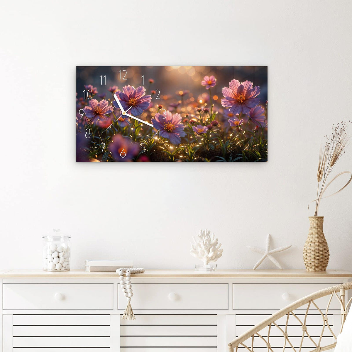 Wanduhr Blumenwiesebei Sonnenaufgang aus Glas – Querformat 60 × 30 cm – Rosa Blüten im goldenen Sonnenlicht