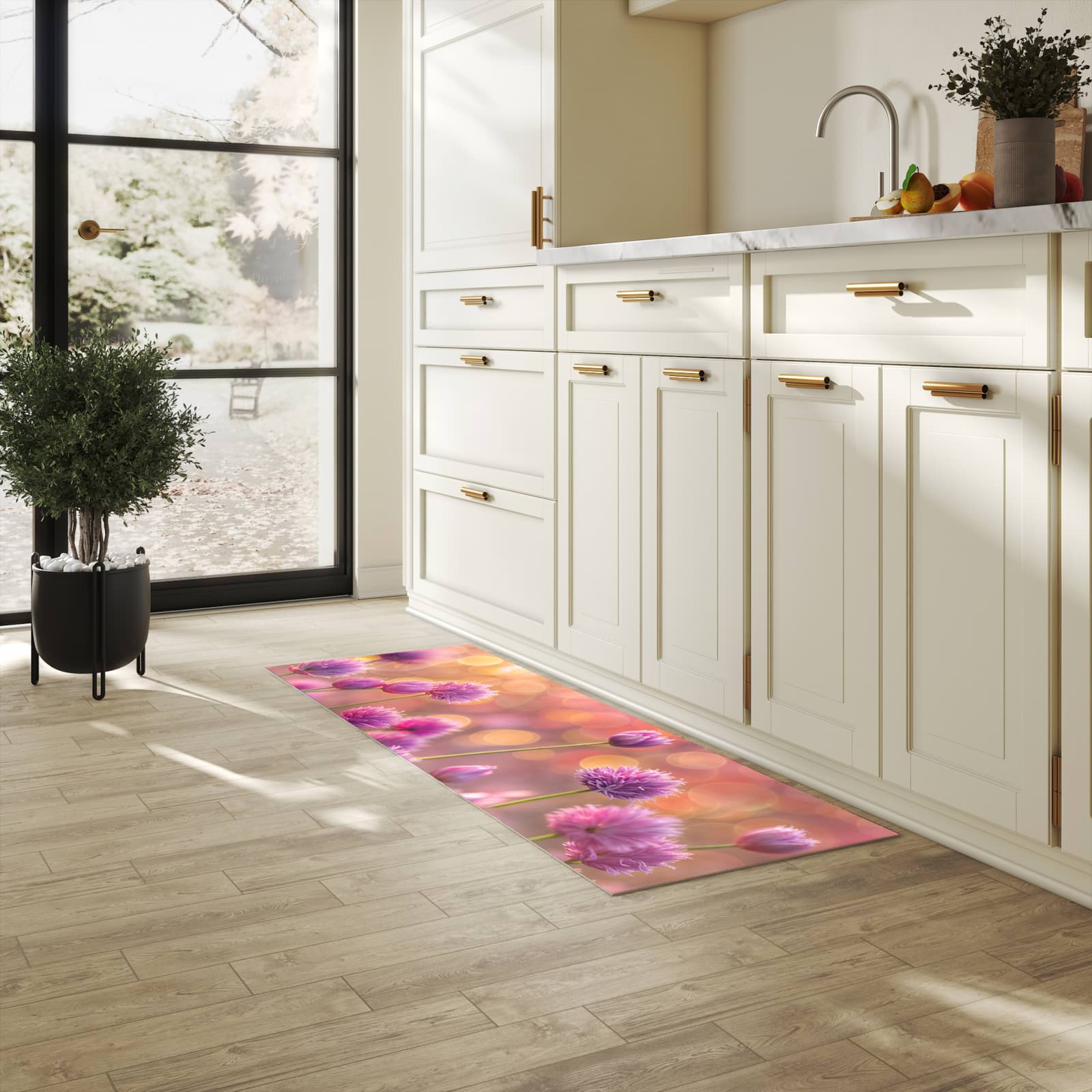 Pflegeleichter waschbarer Küchenläufer mit Motiv Blühende Zierlauch in heller Küche