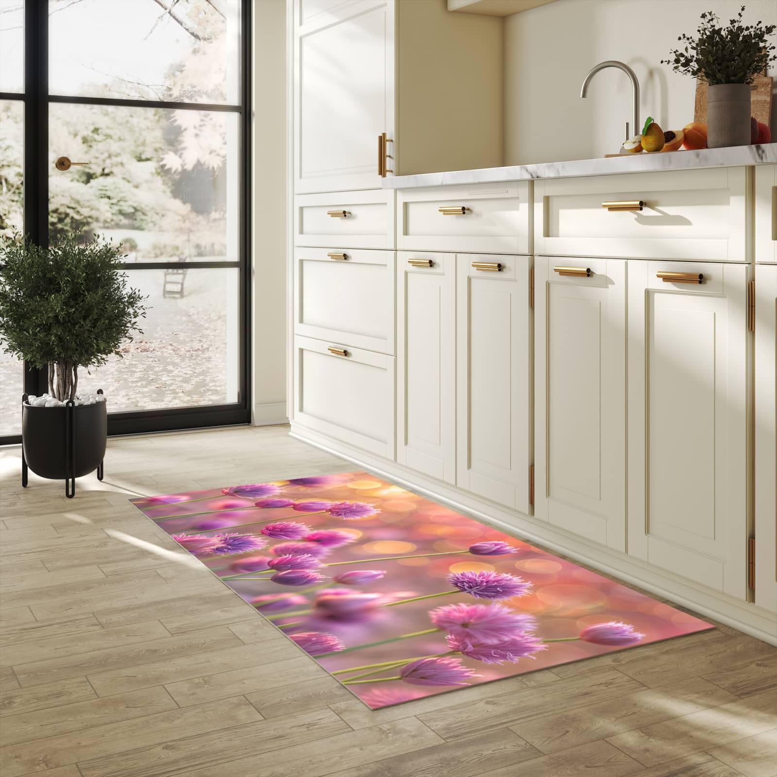 Rutschfester Küchenteppich mit Motiv Blühende Zierlauch in heller Küche