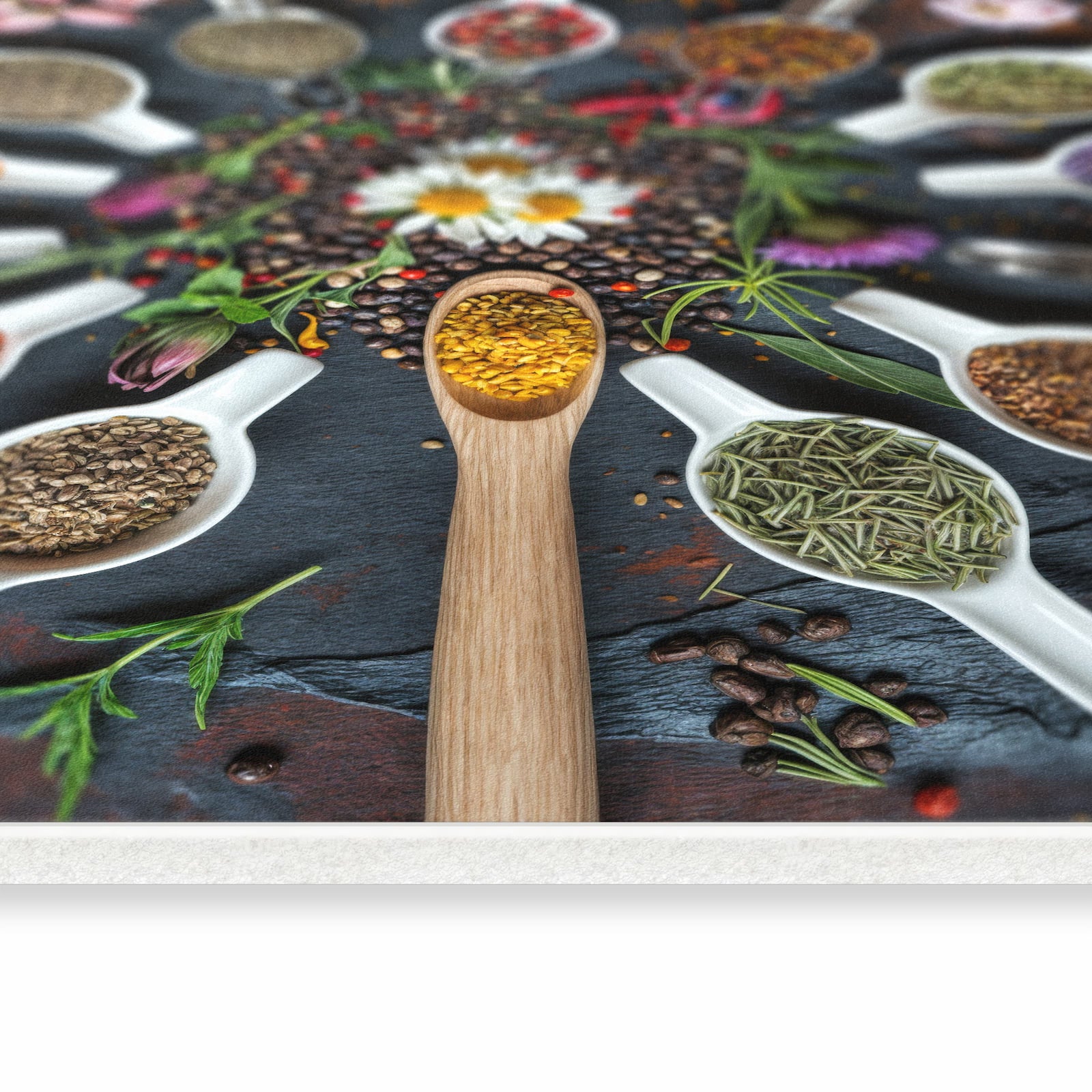 UV-beständiger dünner Teppich mit Motiv Kräuter und Gewürze in seitlicher Ansicht