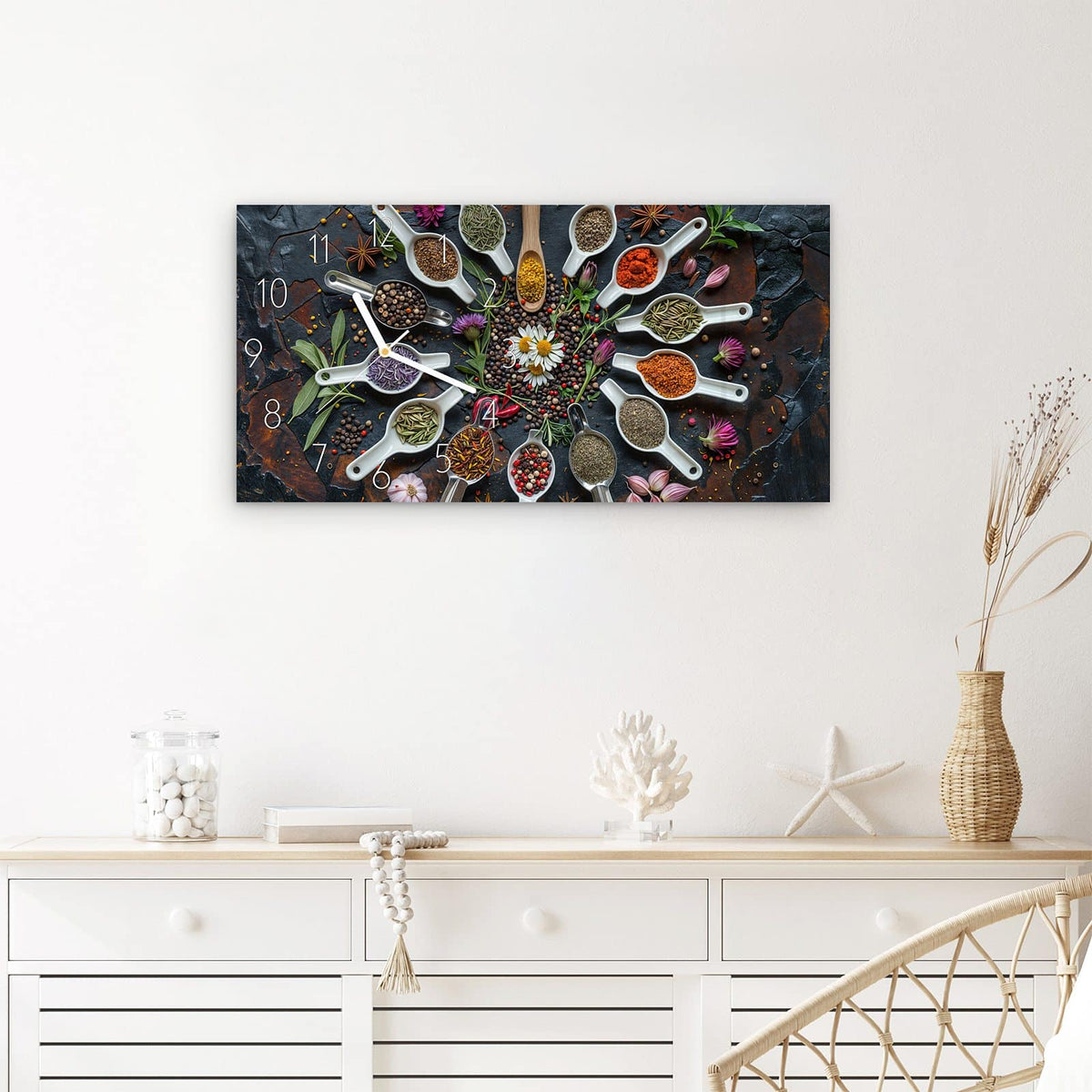 Wanduhr Kräuter und Gewürze aus Glas – Querformat 60 × 30 cm – Gewürzkreis mit Holzlöffeln