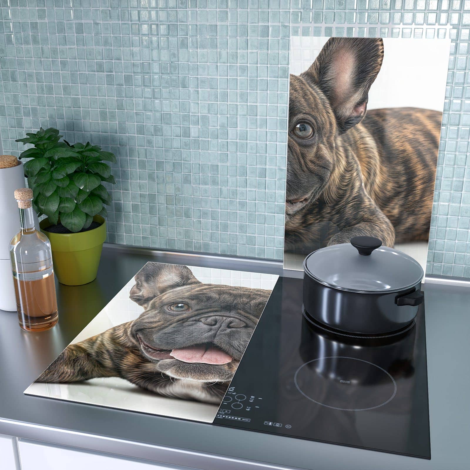 2-teilige Herdabdeckplatte für Ceranfeld mit Französische Bulldogge Porträt-Motiv als Spritzschutz hinter dem Kochfeld