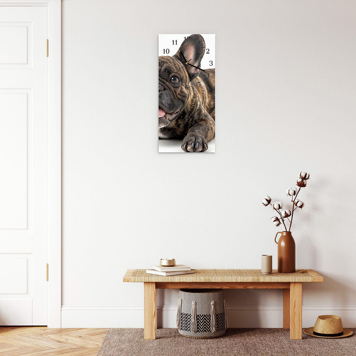 Moderne Wanduhr aus Glas mit Farbtiefe – Wanduhr Französische Bulldogge Porträt aus Glas – Hochformat 30 × 60 cm