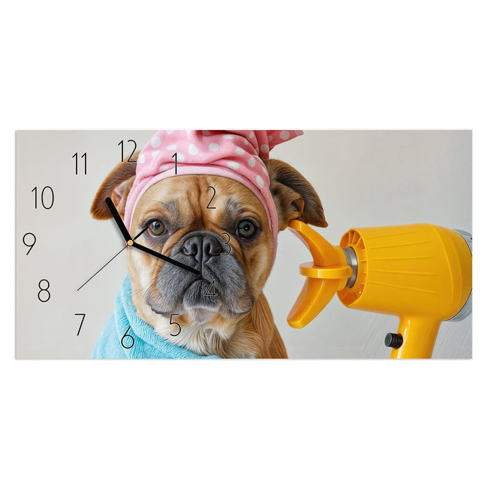 Wanduhr Hund mit Badehandtuch aus Glas – Querformat 60 × 30 cm mit Ziffernblatt Elegant