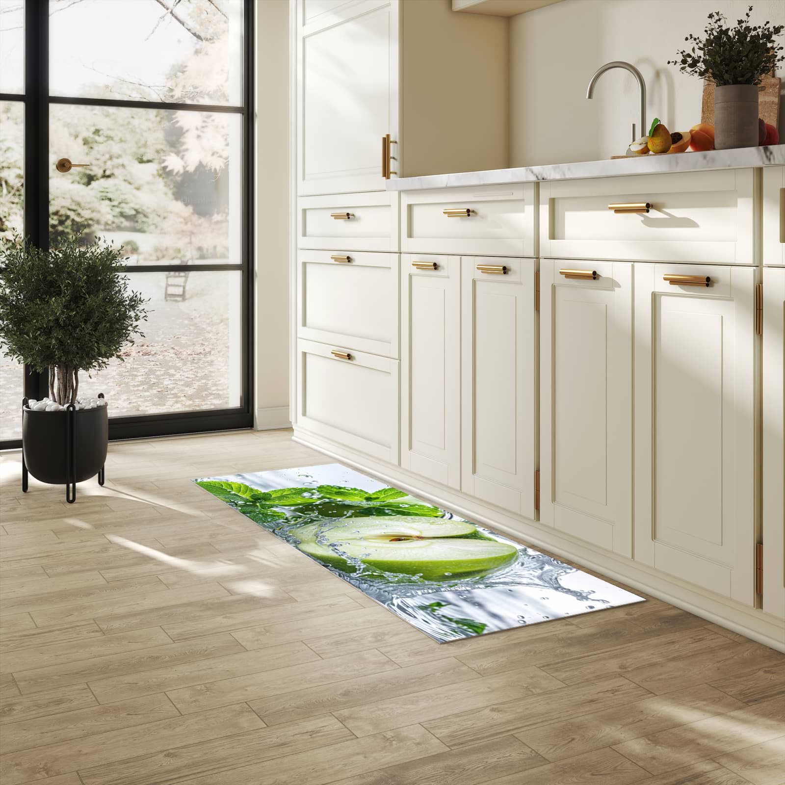 Feuchtigkeitsresistenter Bodenläufer mit Motiv Spritzender Apfel Mint in heller Küche