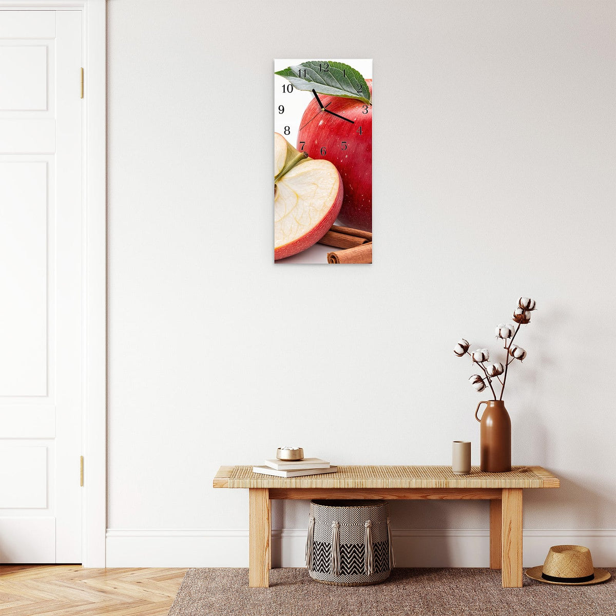Moderne Wanduhr aus Glas mit Farbtiefe – Wanduhr Apfel mit Zimt aus Glas – Hochformat 30 × 60 cm