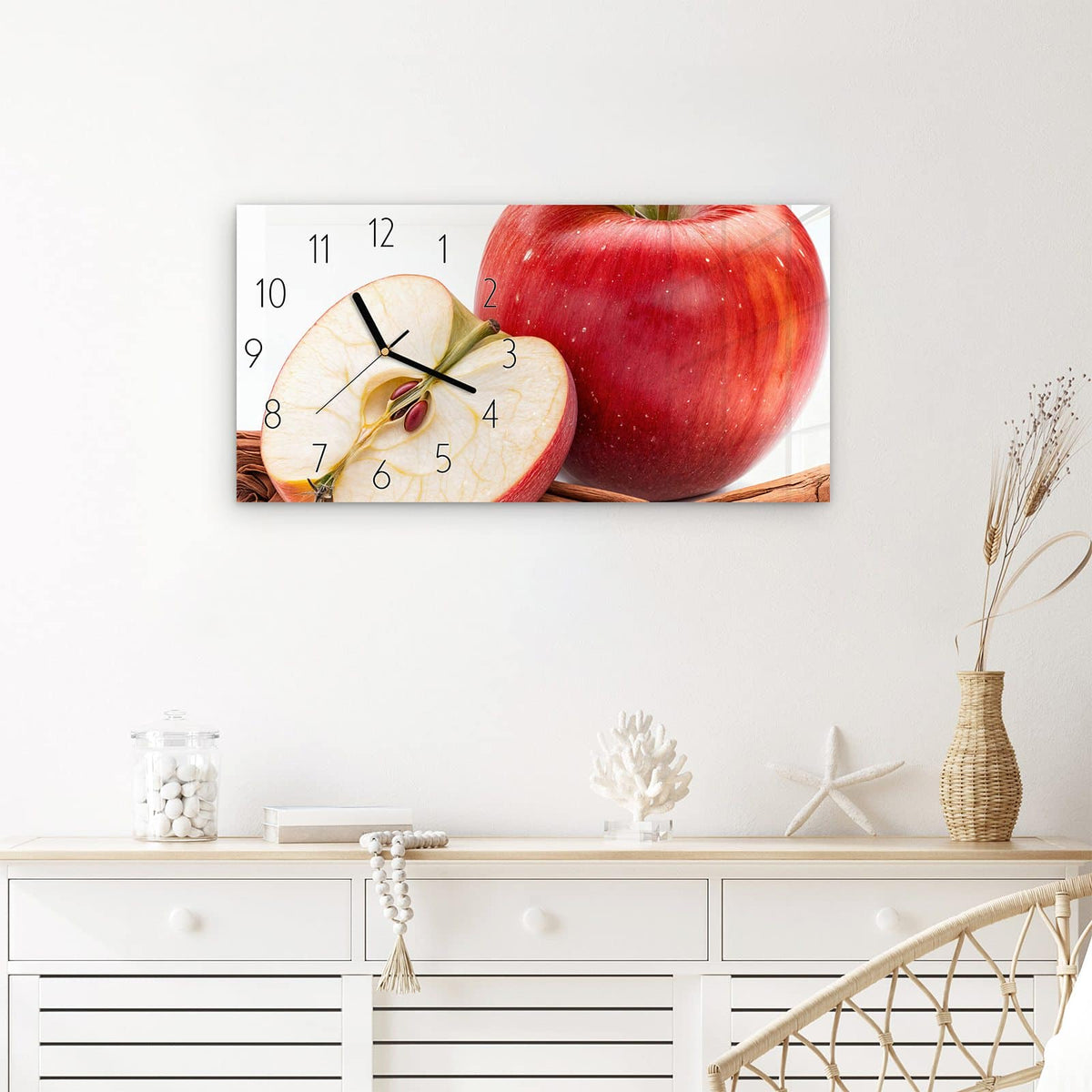 Wanduhr Apfel mit Zimt aus Glas – Querformat 60 × 30 cm – Roter Apfel neben Zimtstangen
