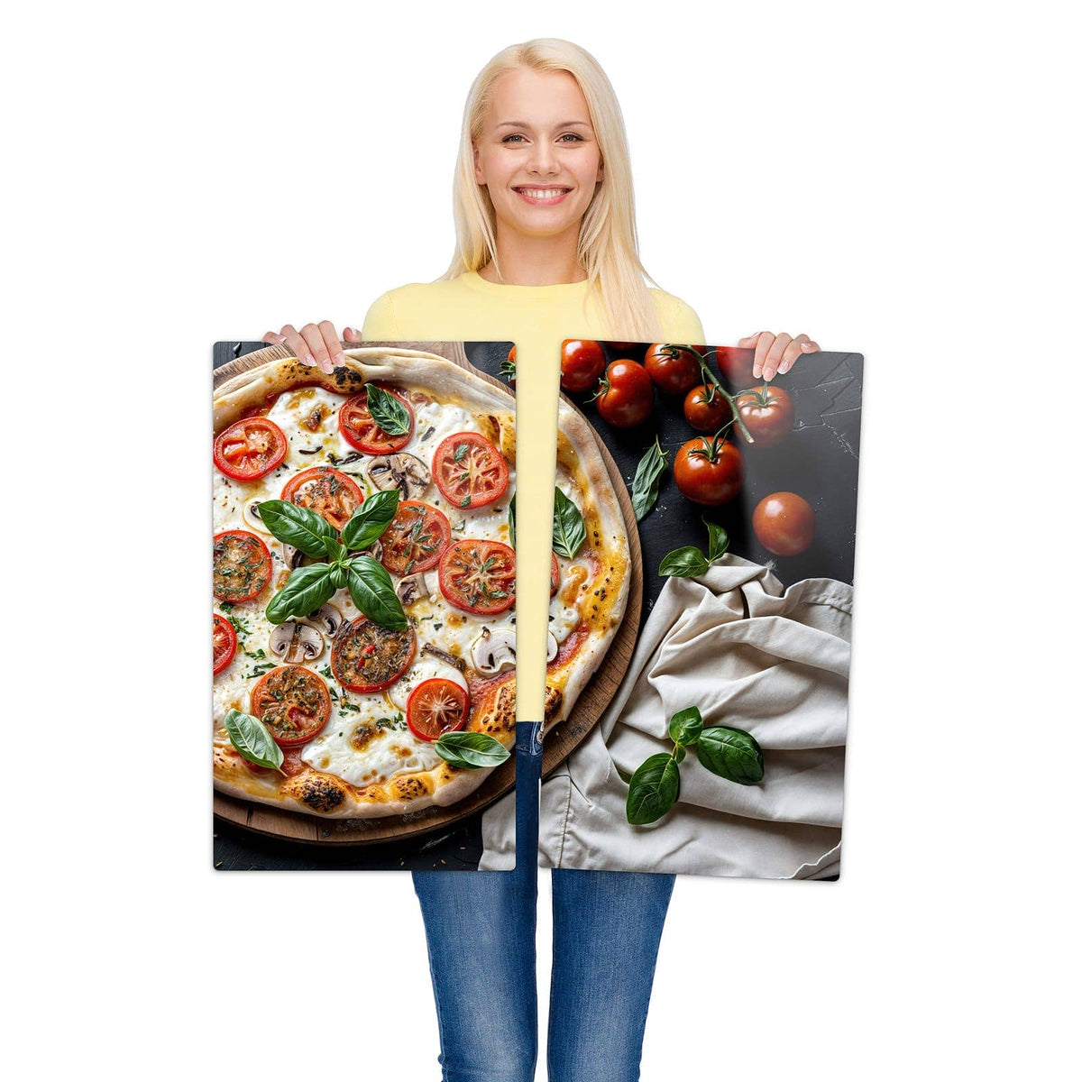 2-teilige Herdabdeckplatte Induktion mit Pizza mit Tomaten-Motiv wird zur Größendarstellung gehalten