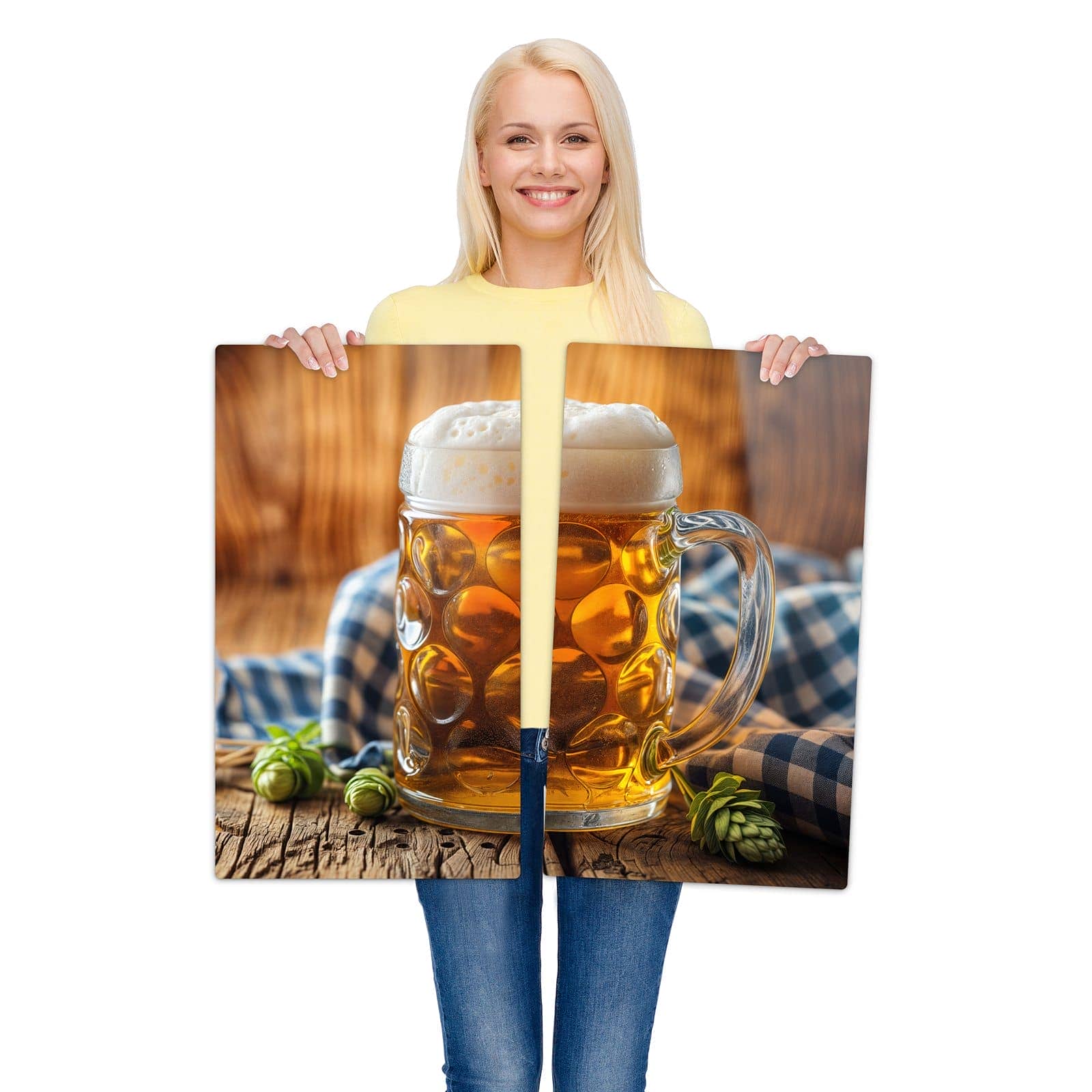2-teilige Ceranfeld-Abdeckplatten mit Bierglas-Motiv werden zur Größendarstellung gehalten