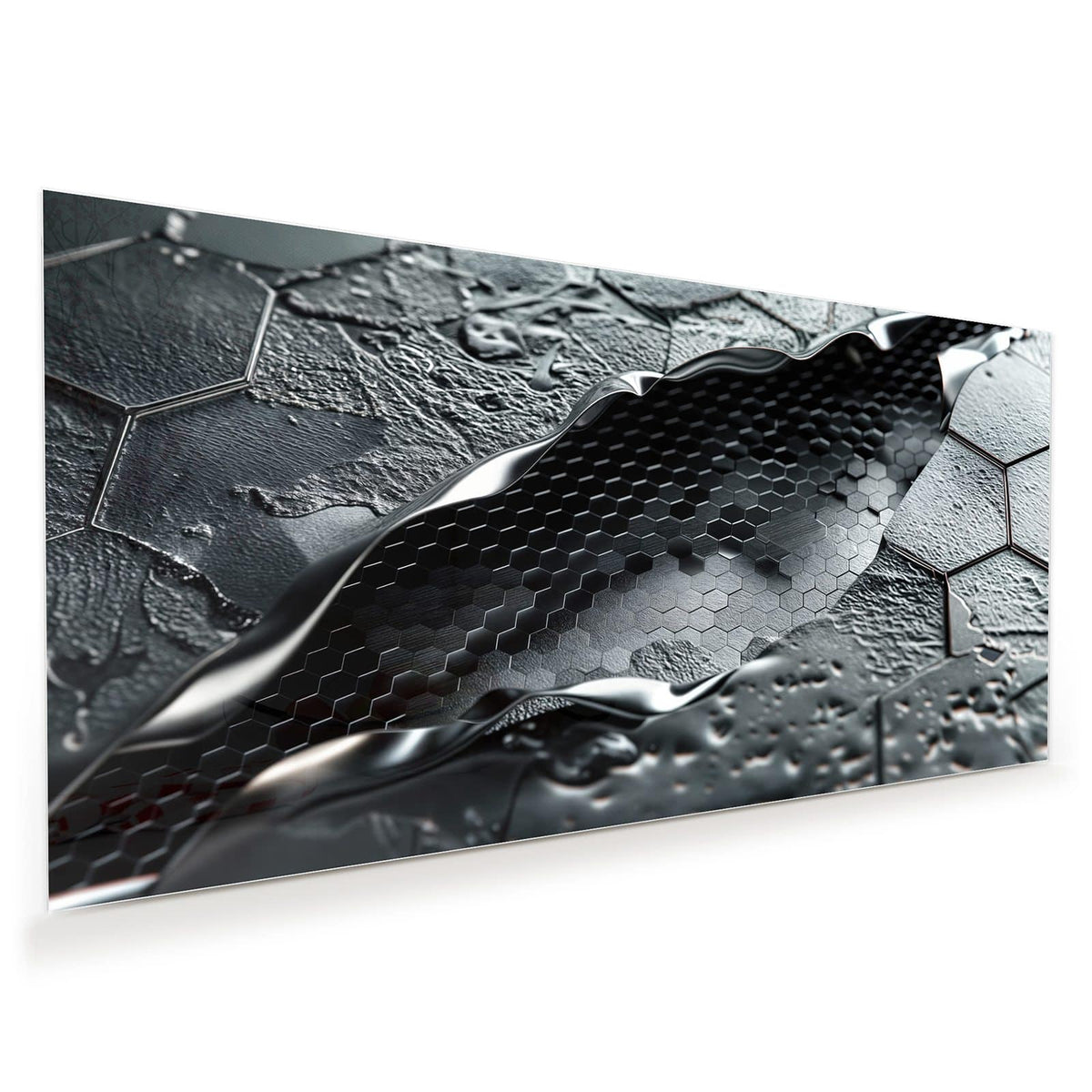 Schwarze Wabenfläche, über die sich eine flüssig wirkende Metallwelle legt