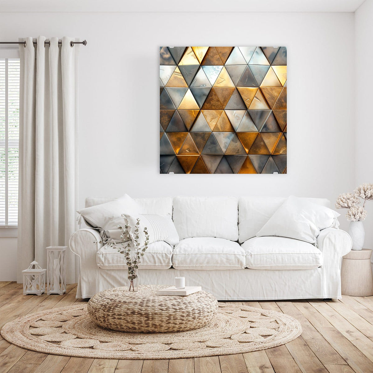 Wand aus plastischen Dreiecken in glänzendem Gold, Bronze und Silbergrau