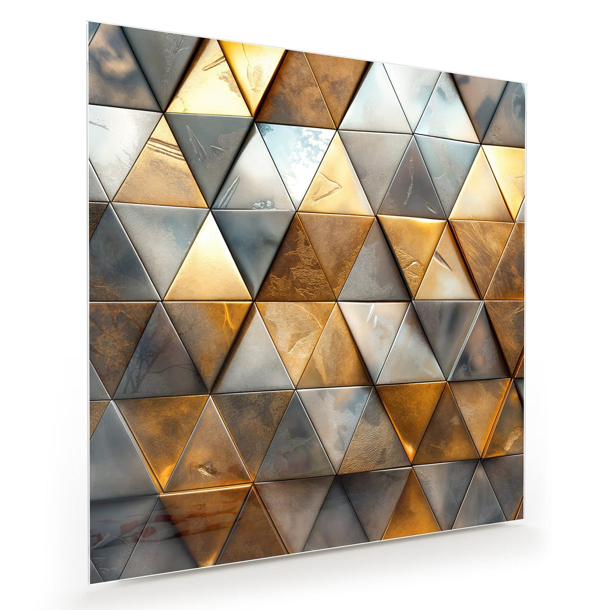 Wand aus plastischen Dreiecken in glänzendem Gold, Bronze und Silbergrau