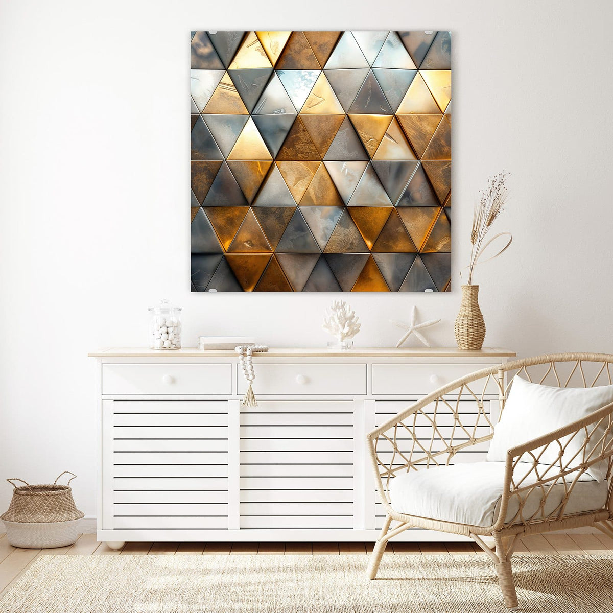 Glasbild Metalldreiecke in Gold an der Wand – Wand aus plastischen Dreiecken in glänzendem Gold, Bronze und Silbergrau