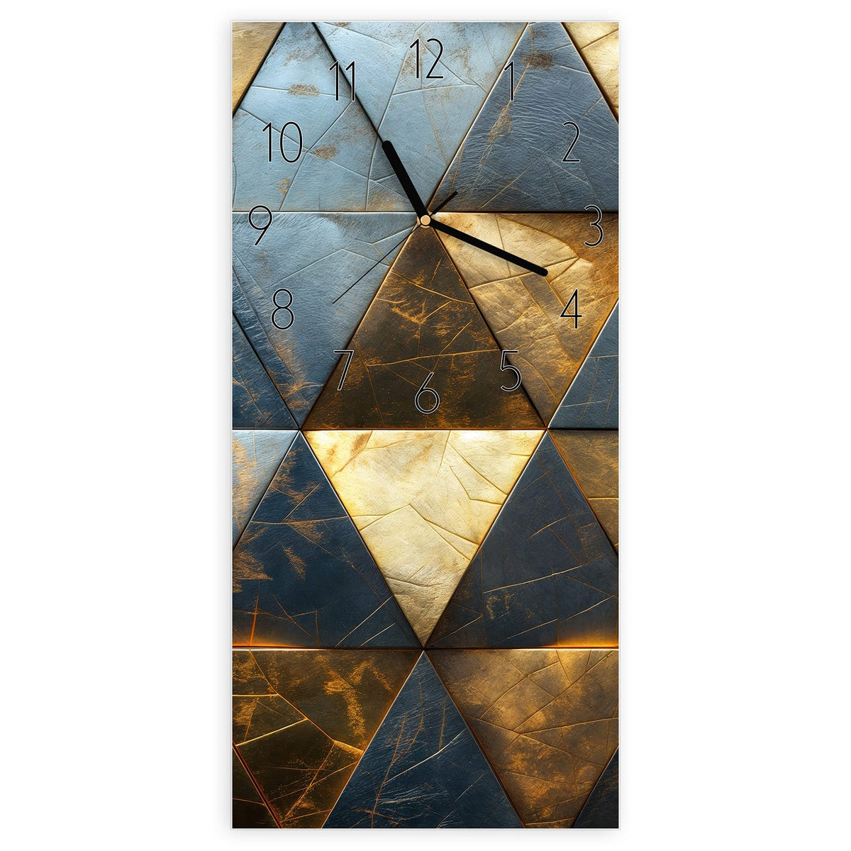 Wanduhr aus Glas, Ziffernblatt Elegant mit Motiv Blaugoldene Dreiecke: Dreiecksfliesen aus Metall in Gold und Stahlblau #ziffernblatt_Elegant