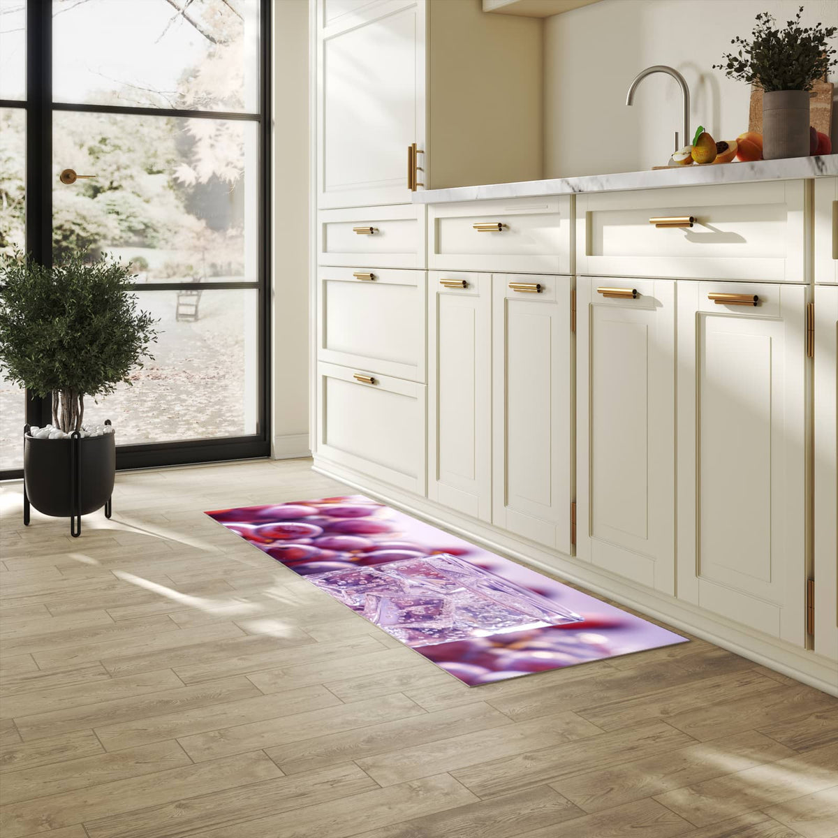 Bodenschonender Küchenteppich mit Motiv Traubeneisgetränk in heller Küche