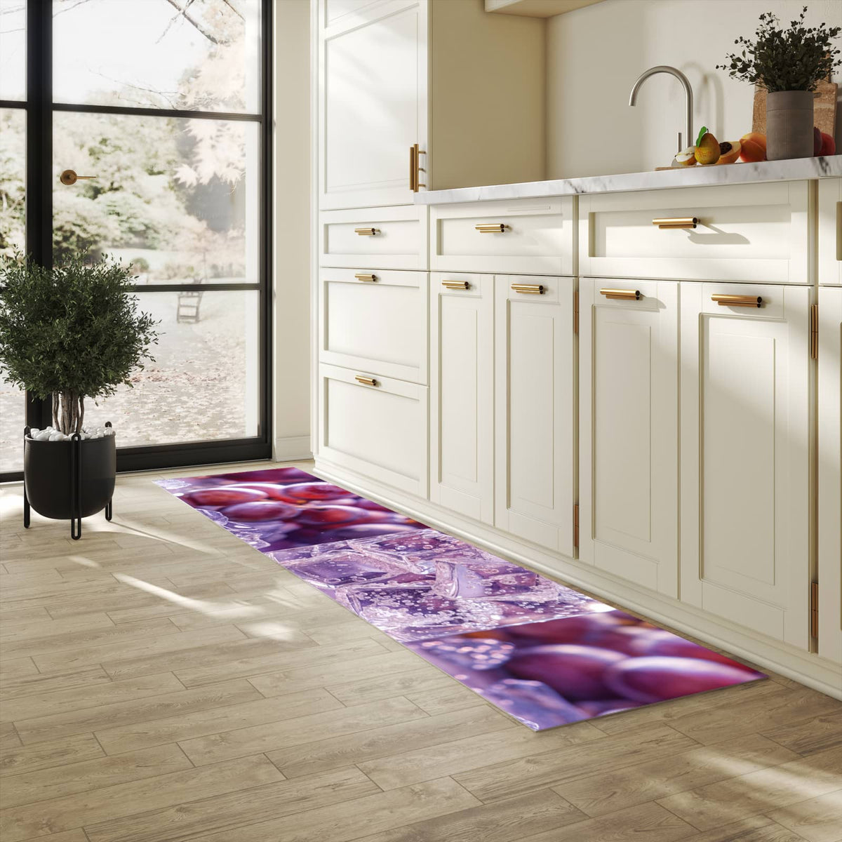 Bodenschonender Küchenteppich mit Motiv Traubeneisgetränk in heller Küche