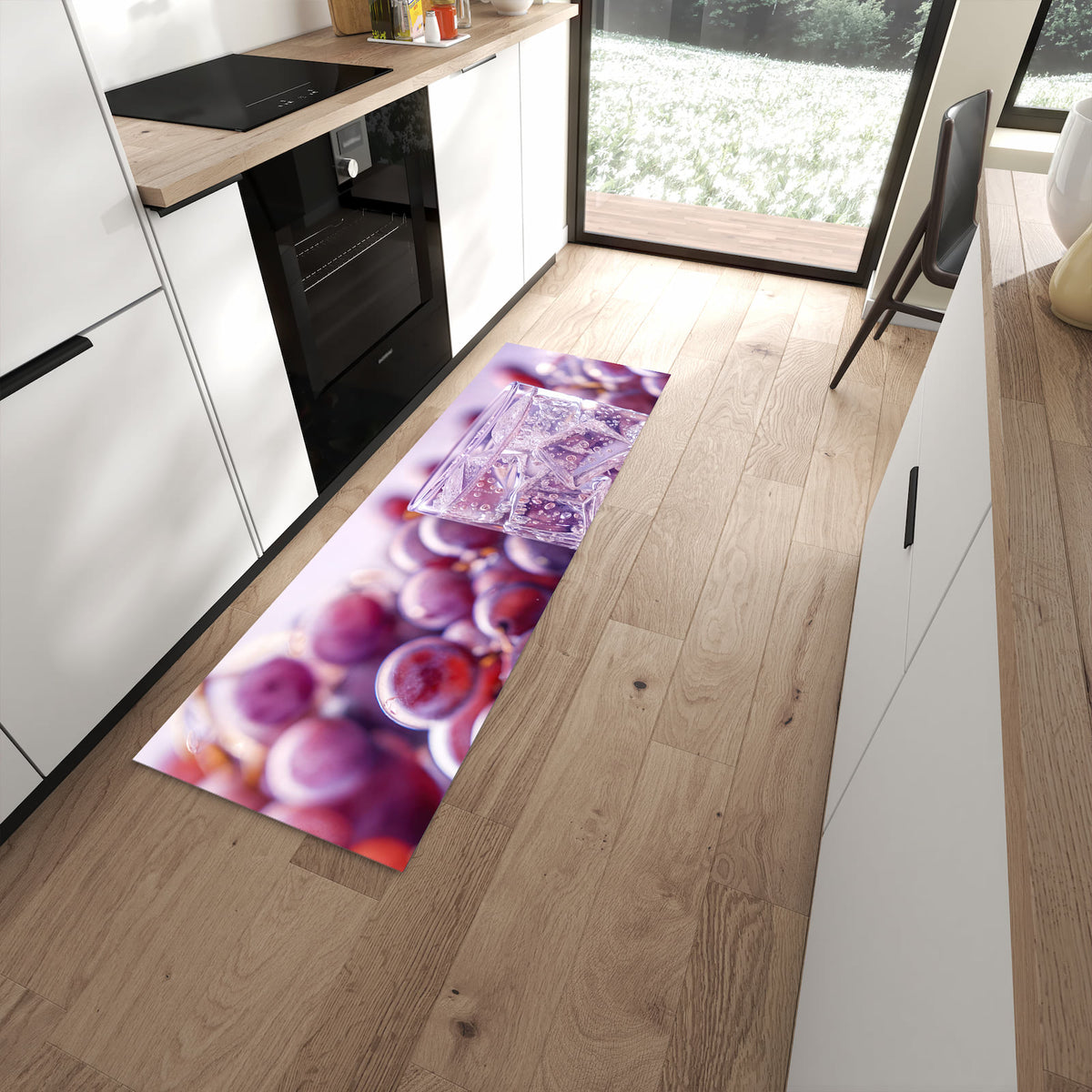 Strapazierfähiger Küchenteppich mit Motiv Traubeneisgetränk in moderner Küche
