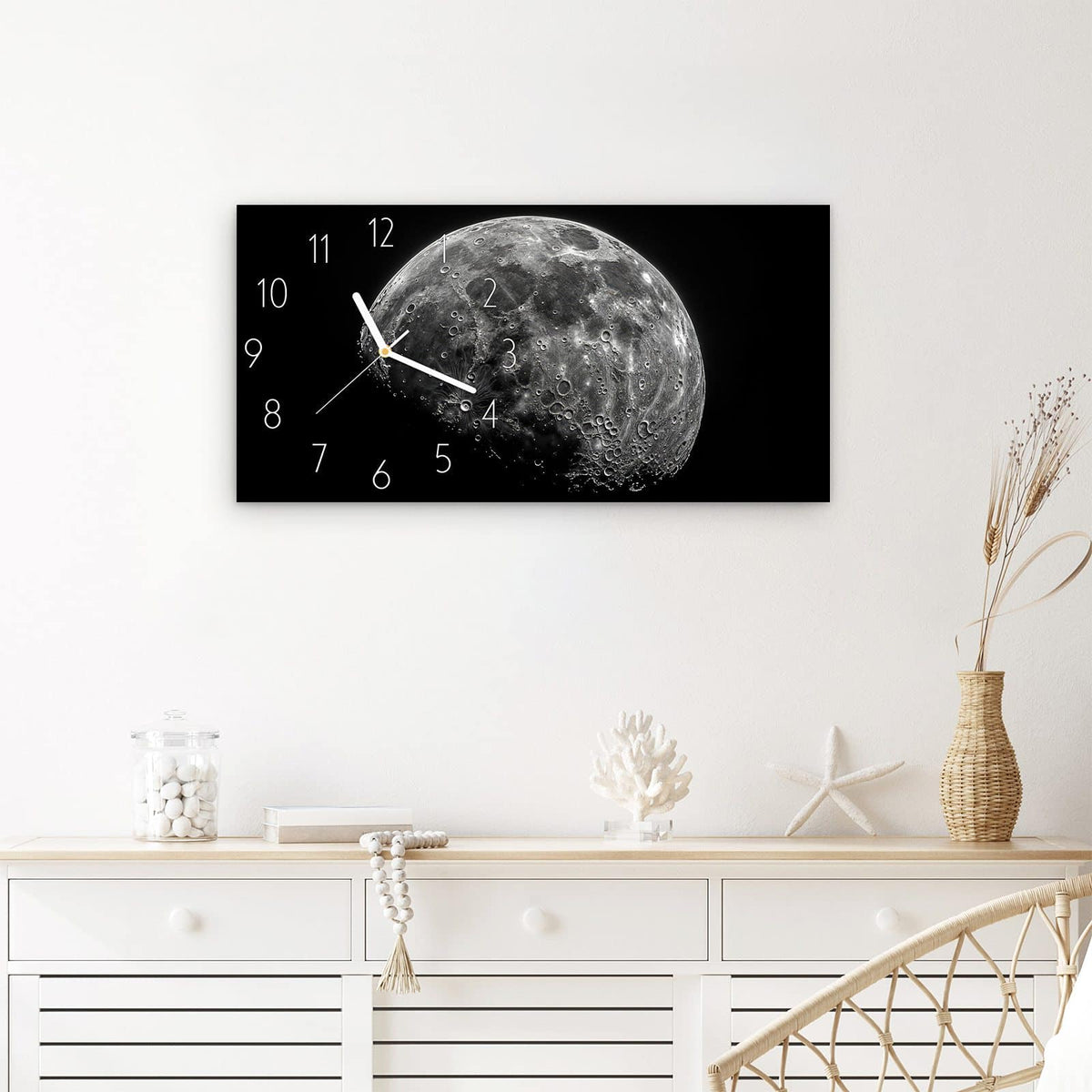 Wanduhr Mondkrater Close-up aus Glas – Querformat 60 × 30 cm – Kraterlandschaft des Mondes ganz nah