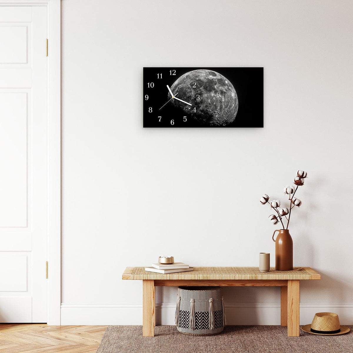 Moderne Wanduhr aus Glas mit Farbtiefe – Wanduhr Mondkrater Close-up aus Glas – Querformat 60 × 30 cm