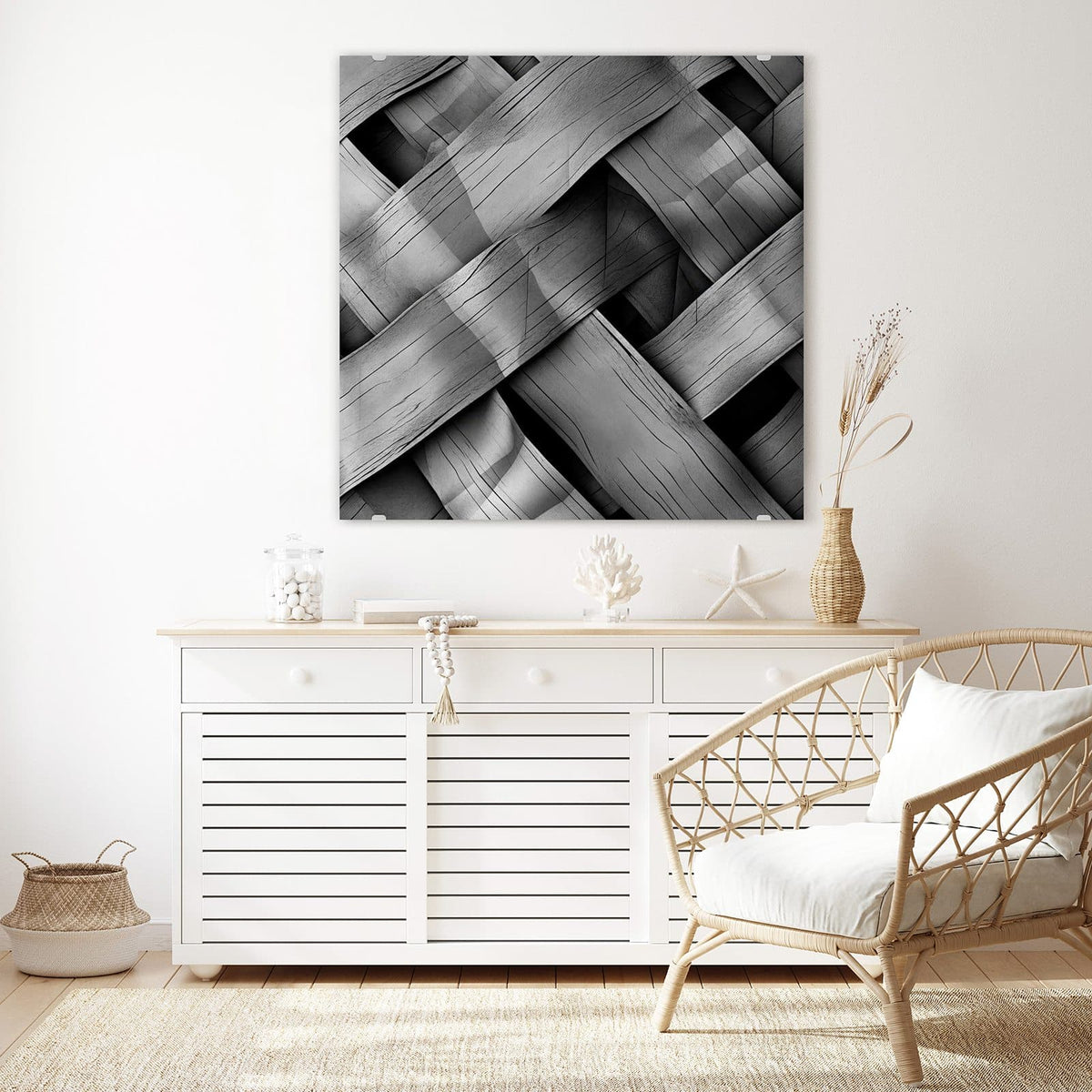 Glasbild Graues Holzgeflecht an der Wand – Grauschwarze Nahaufnahme breiter, diagonal verflochtener Holzbänder