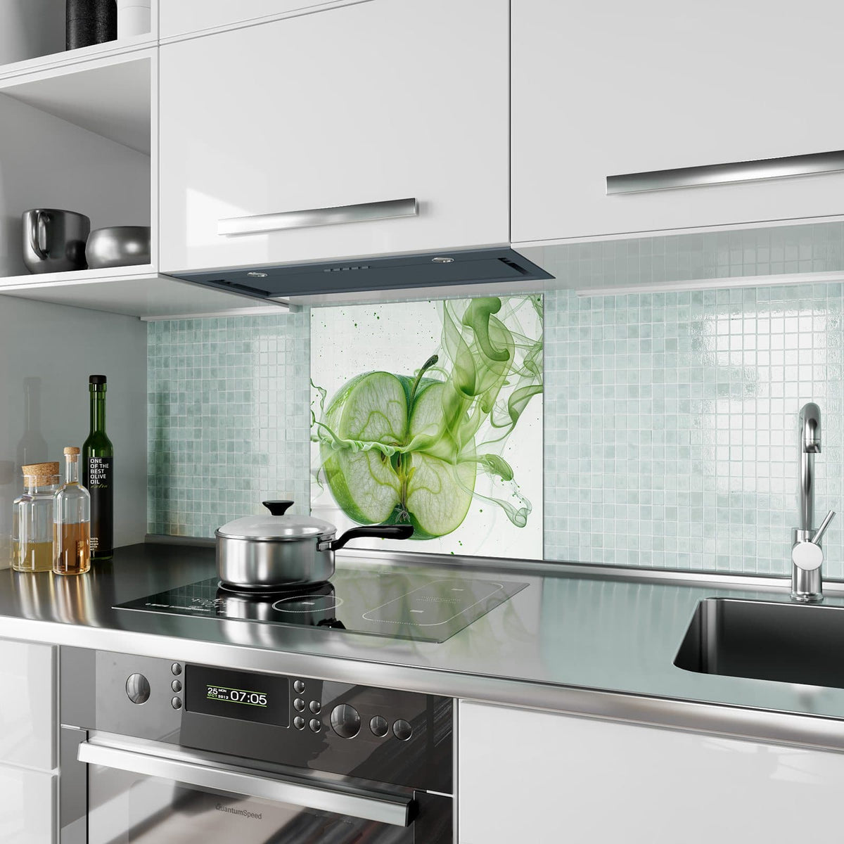 Küchenrückwand aus Glas Apfel in grünem Rauch im quadratischen Format als Spritzschutz hinter dem Kochfeld, über dem Fliesenspiegel montiert