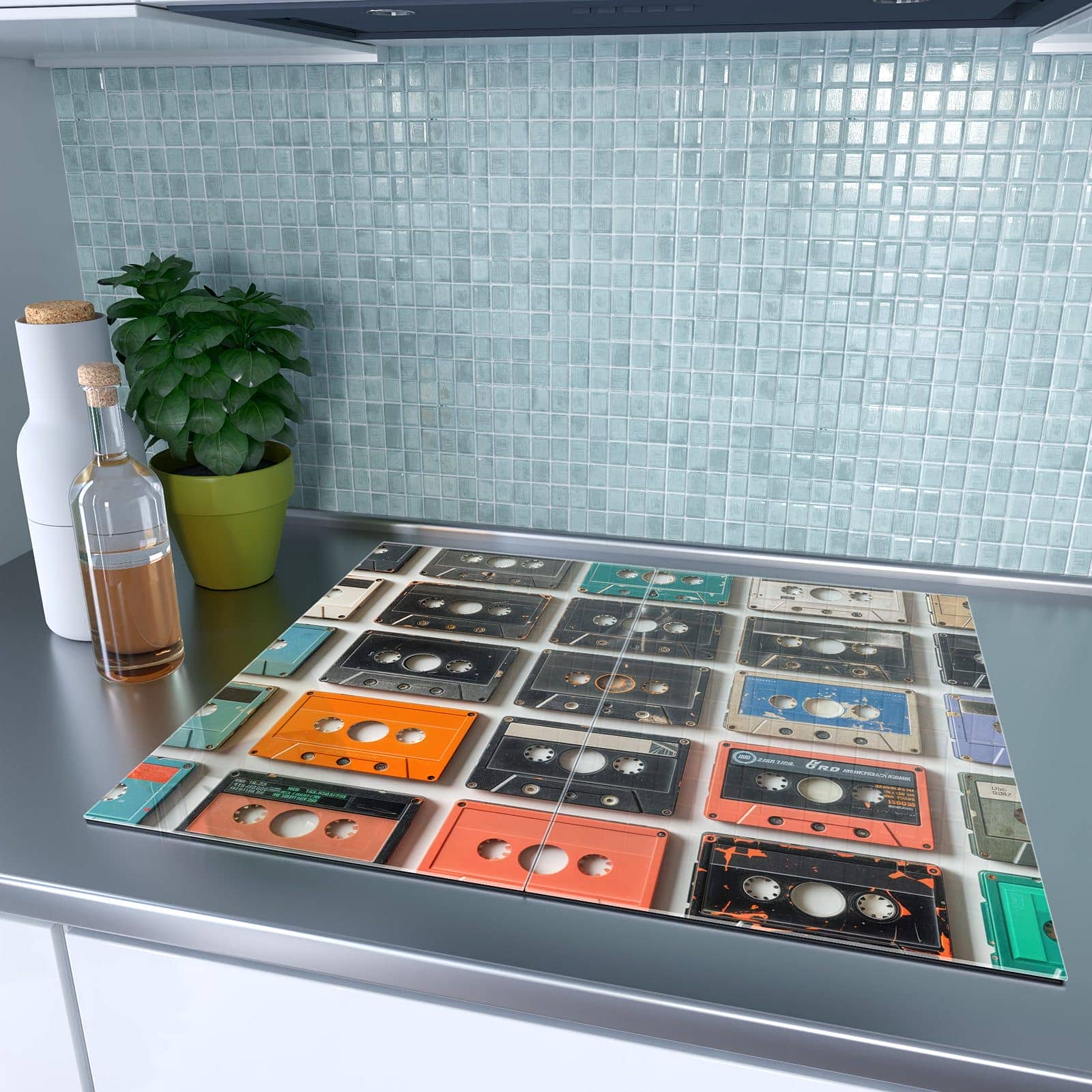 2-teilige Herdabdeckplatte für Induktionsherd mit Vintage Kassetten Plakat-Motiv auf dem Ceranfeld