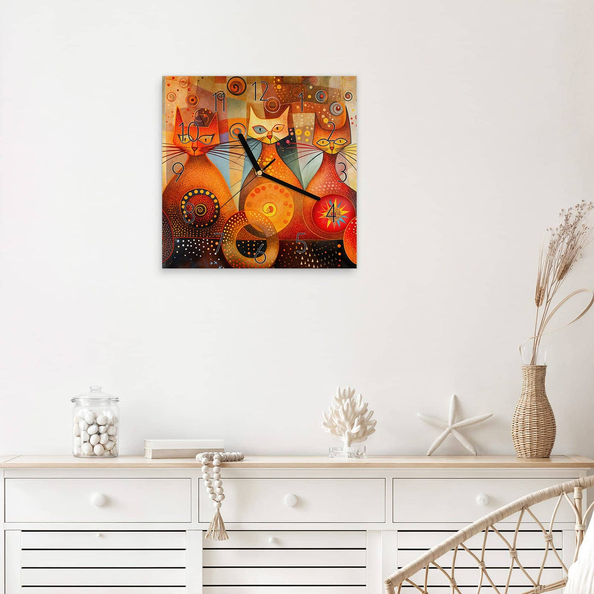 Wanduhr Drei Katzen in Orange aus Glas – Quadratisch 30 × 30 cm – Stilisierte Katzen in warmem Orange