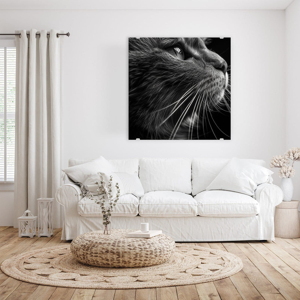 Glasbild Katze in Schwarzweiß an der Wand – Schwarzweiß-Nahaufnahme einer Katze, die nach oben blickt, lange helle Schnurrhaare