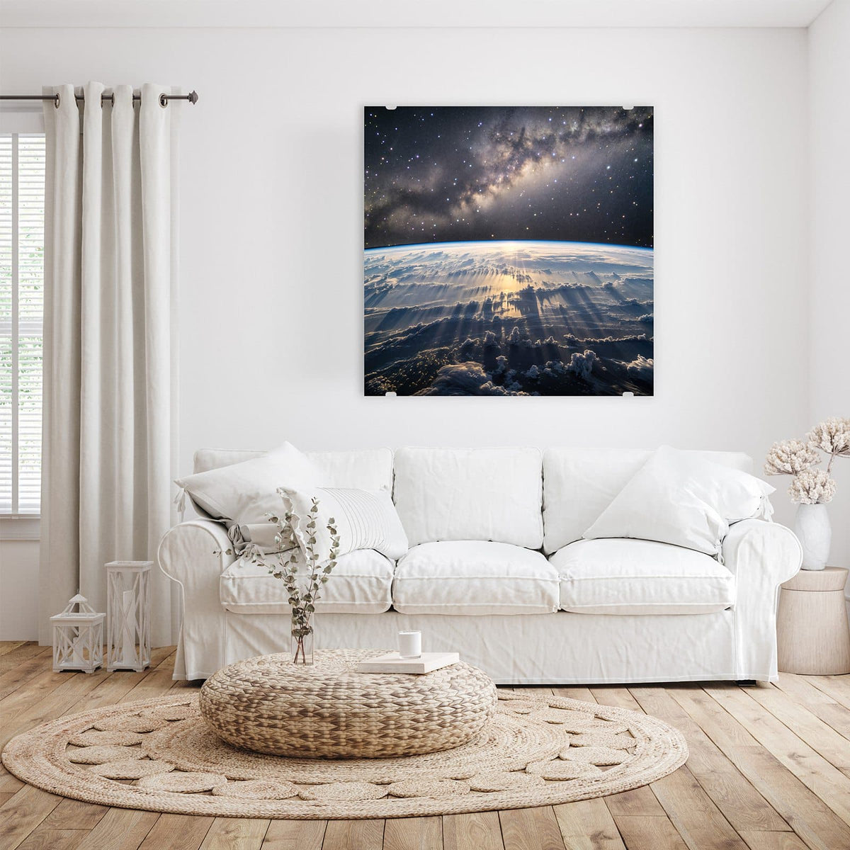 Glasbild Erde und Milchstraße an der Wand – Erdatmosphäre von oben, darüber die Milchstraße, am Horizont Sonnenlicht