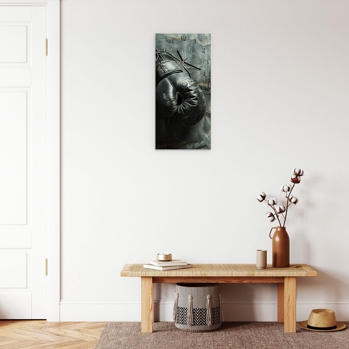 Moderne Wanduhr aus Glas mit Farbtiefe – Wanduhr Vintage Boxhandschuhe aus Glas – Hochformat 30 × 60 cm