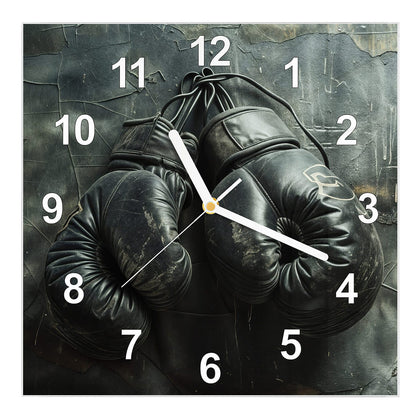 Wanduhr Quadratisch mit dem Motiv Boxhandschuhe an Wand