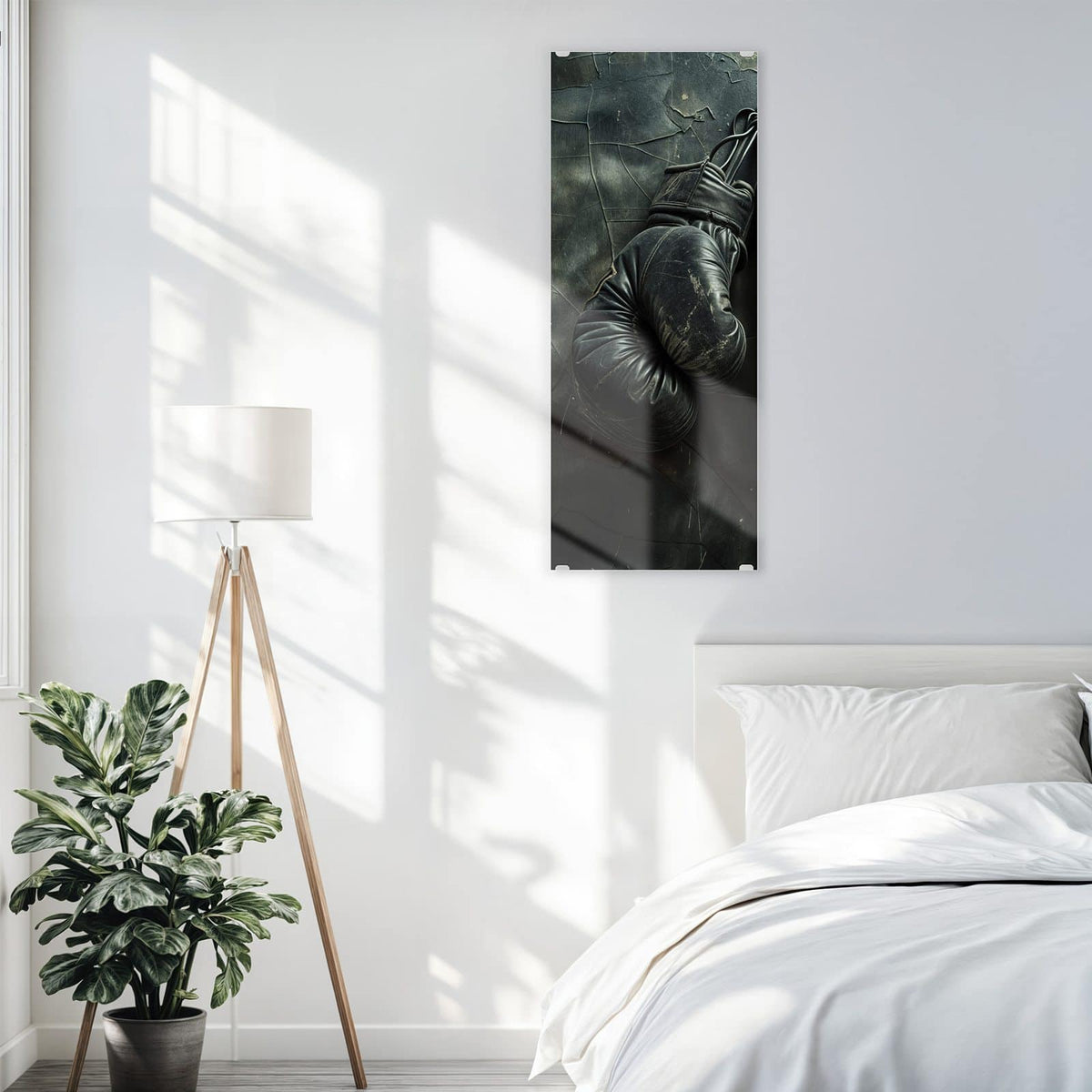Glasbild Boxhandschuhe an Wand an der Wand – zwei schwarze, abgewetzte Boxhandschuhe hängen vor dunkler, rissiger Wand