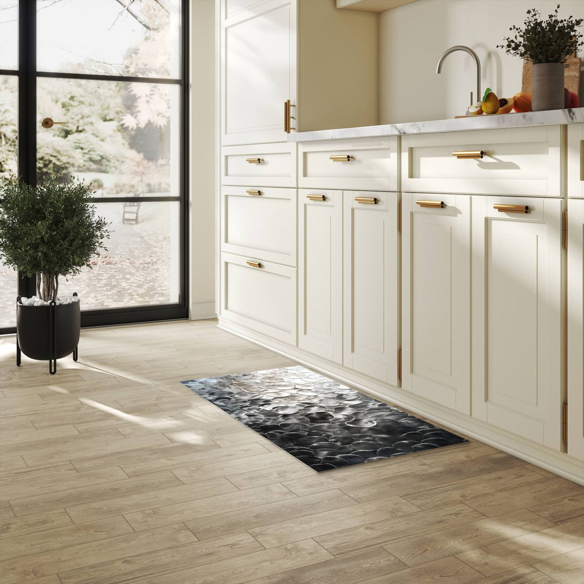 Rutschfester Küchenläufer mit Motiv Metallic Schuppen in heller Küche