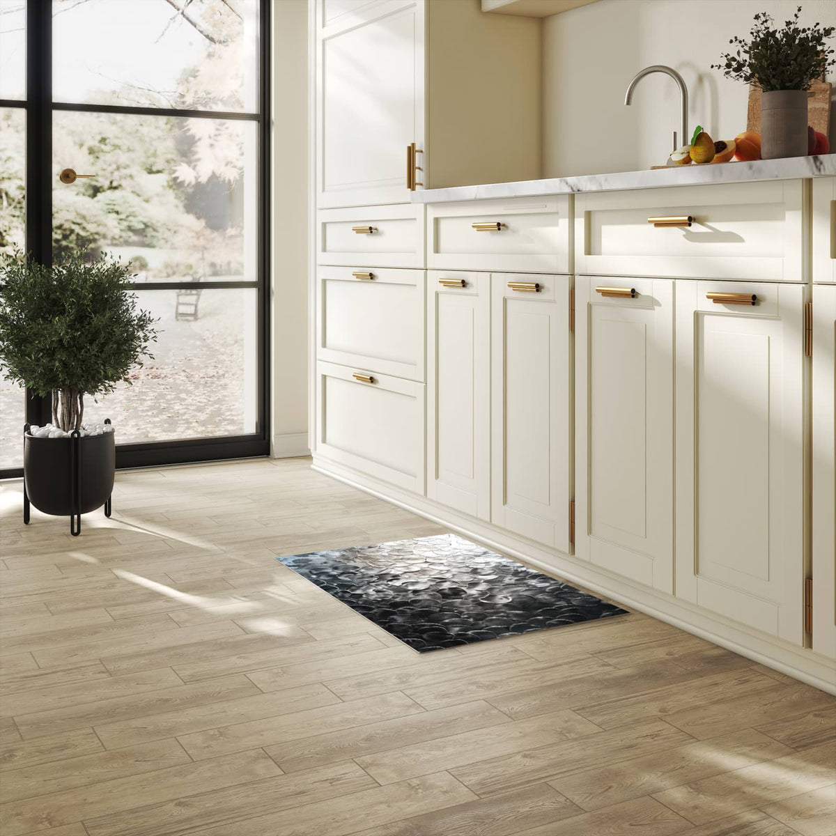 Langlebiger Küchenteppich mit Motiv Metallic Schuppen in heller Küche