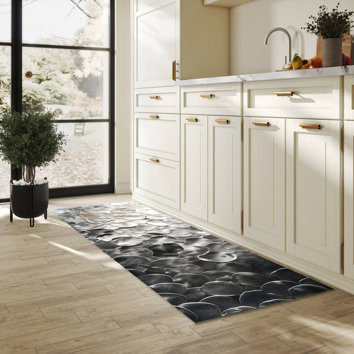 Abriebfester Läufer für die Küche mit Motiv Metallic Schuppen in heller Küche