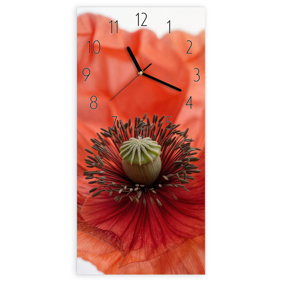 Wanduhr aus Glas, Ziffernblatt Elegant: Großaufnahme einer orangeroten Mohnblüte mit grüner Samenkapsel, weitere Blüten dahinter #ziffernblatt_Elegant