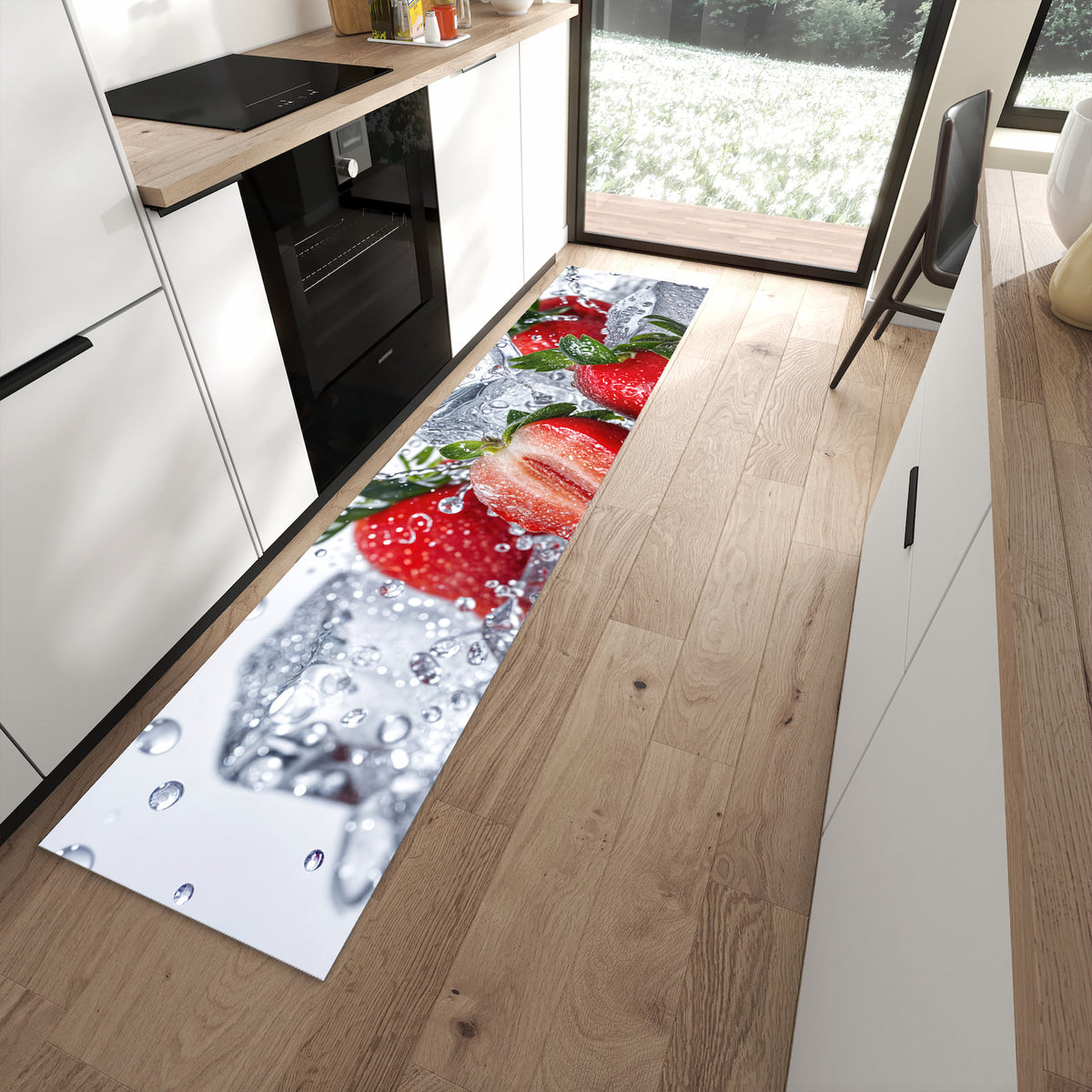 Abriebfester moderner Küchenläufer mit Motiv Erdbeeren im Wasser in moderner Küche
