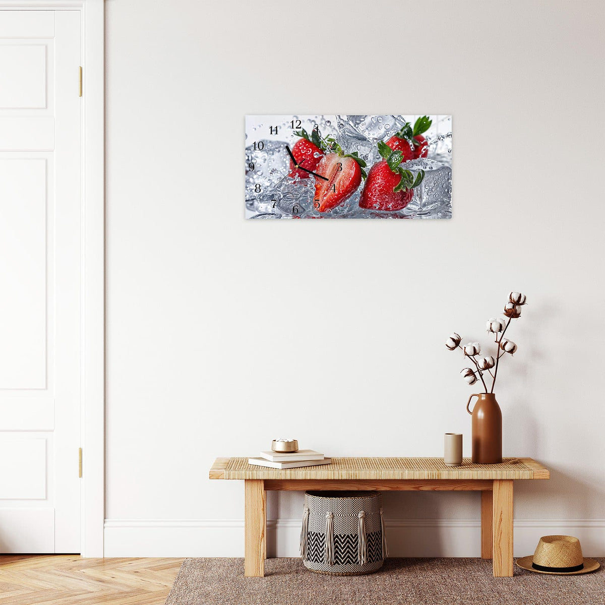 Moderne Wanduhr aus Glas mit Farbtiefe – Wanduhr Erdbeeren im Wasser aus Glas – Querformat 60 × 30 cm