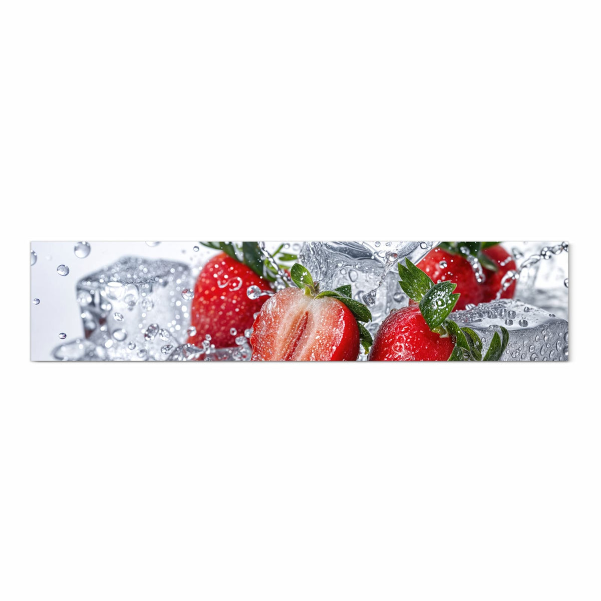 Küchenteppich mit Motiv Erdbeeren im Wasser in Frontansicht für sicheres Aufbewahren