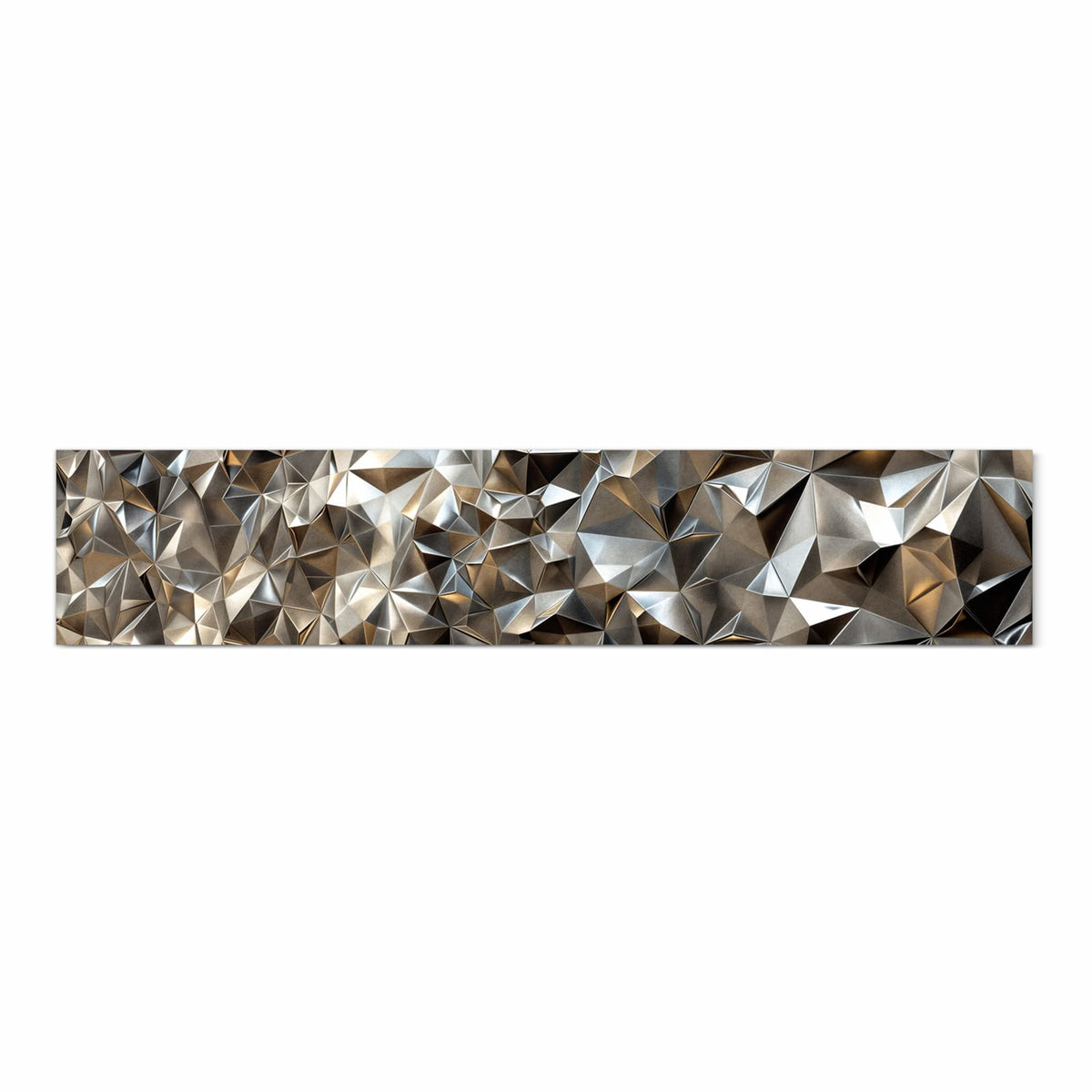 Dicht gepackte facettierte Metallflächen in Silber mit warmen Bronzetönen